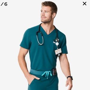 Men’s figs scrubs (Leon two pocket top Medium)